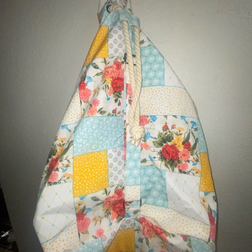 The Pioneer Woman Sweet Rose Patchwork Drawstring Canvas Laundry Bag - Picture 2 of 6